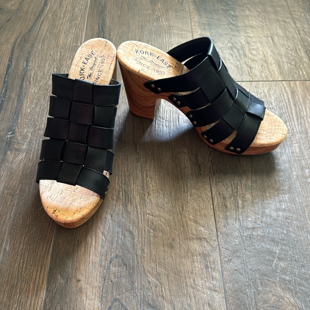 NWT Kork-Ease Devan sandals-  size 9